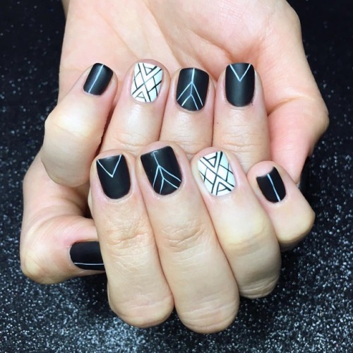 @mariannahhh got some black and white matte geo action going on!