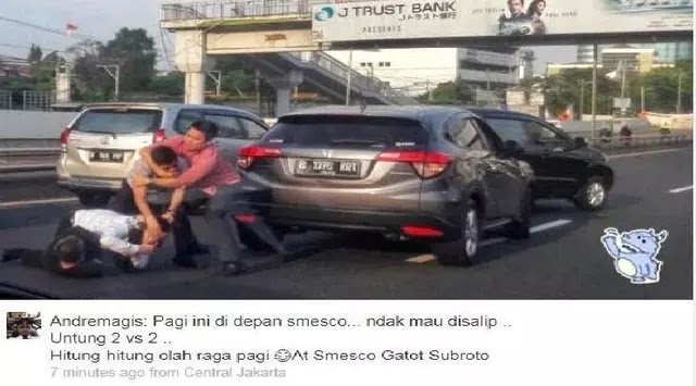 Konyol, Empat Orang Berkelahi di Tengah Jalan Tol Gatot Subroto Gara-gara ini