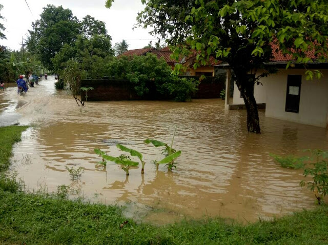 Banjir Melanda 6 Dusun Di Desa Kalisabuk Kesugihan, Warga Berharap Bantuan Segera