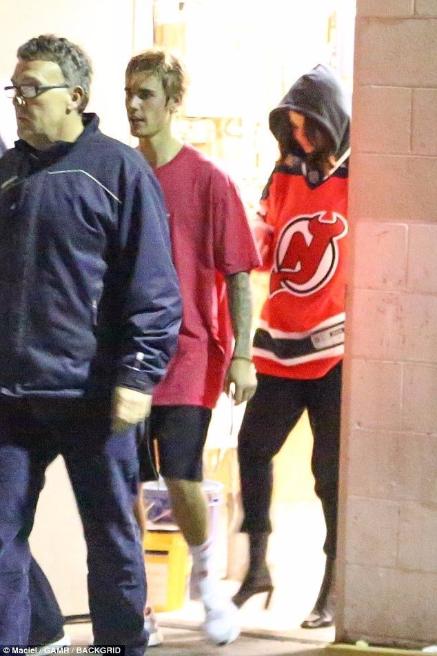 Selena Gomez rocks Justin Bieber’s jersey after supporting him at his hockey game