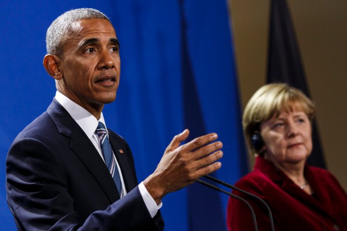 BERLIN, GERMANY - NOVEMBER 17: German Chancellor Angela Merkel and U.S. President Barack Obama attend a press conference at the Chancellery on November 17, 2016 in Berlin, Germany. President Obama is on his last trip to Europe and is scheduled to hold talks with Chancellor Merkel as well as French President Francois Hollande, British Prime Minister Theresa May, Italian Prime Minister Matteo Renzi and Spanish Prime Minister Mariano Rajoy in Berlin tomorrow. (Photo by Carsten Koall/Getty Images)