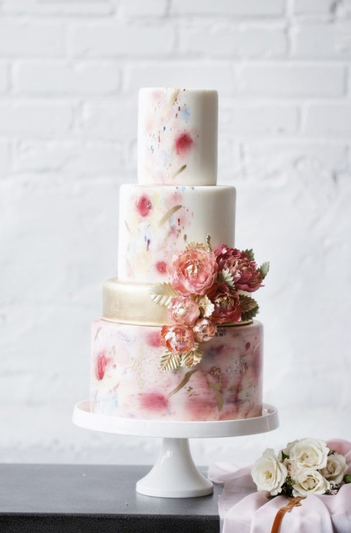 3 tier wedding cake  Follow us at Wedding Inspirasi...