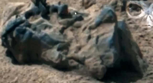  Did Curiosity Rover Kill This Humanoid On Mars?