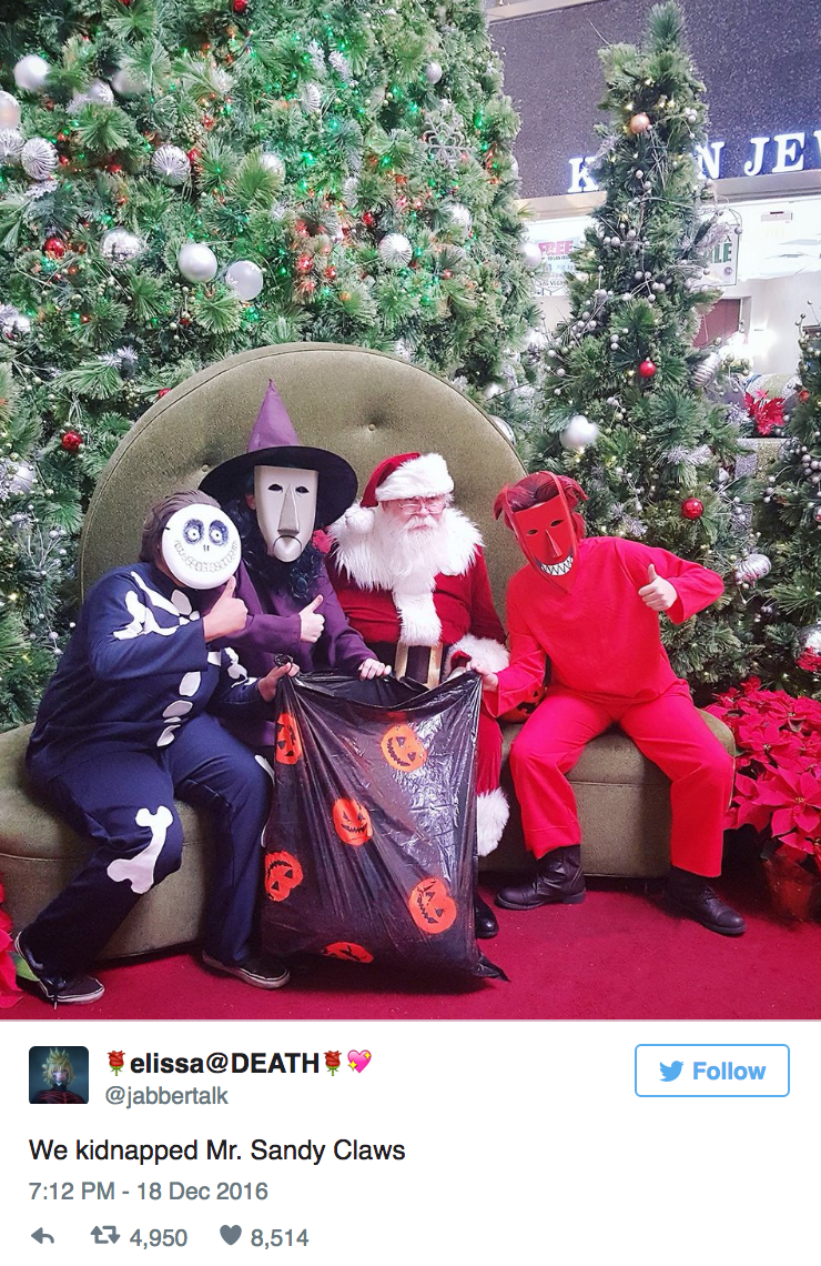 cosplayers-scare-mall-santa-and-its-amazing