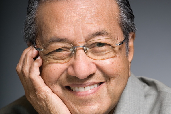 Tun Mahathir: TAHUN BARU - Usaha Kita Diperlukan Supaya TERSELAMAT di Tahun 2017