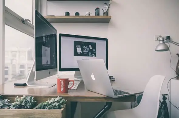 Free-stock-photo-of-a-working-table-in-an-apartment