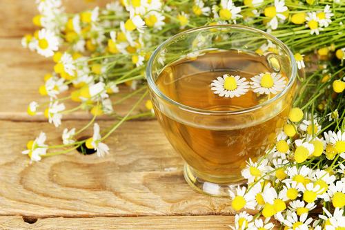 Hoạt chất bisabolol trong thành phần của tinh dầu hoa cúc có tác dụng kháng viêm, diệt khuẩn và chống kích ứng da hữu hiệu.