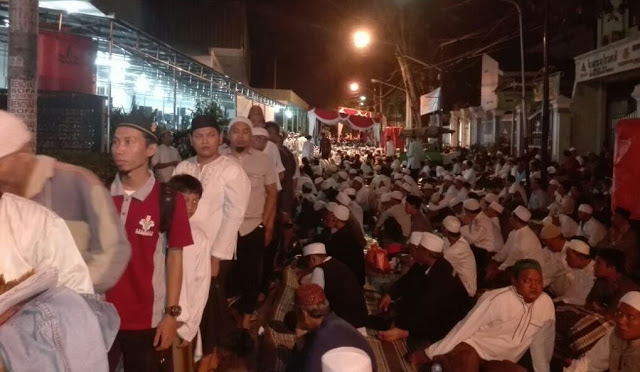 Sholat Shubuh di Masjid Al Falah Surabaya Semarak Seperti Sholat Ied