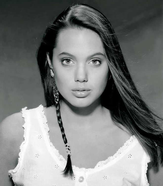19 tuổi, cô ấy phẫu thuật thẩm mỹ 50 lần để giống Angelina Jolie, 10 năm sau, dung nhan hậu phẫu khiến người ta chết đứng