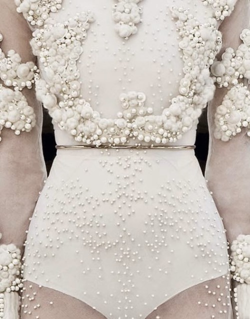 bebe-sucre-fashion: Givenchy Haute Couture 2016 summer...