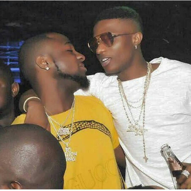 This photo of Wizkid and Davido has fans talking