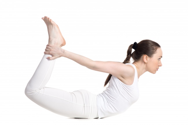 7 động tác yoga giúp &#34;núi đôi&#34; nuột nà, hấp dẫn - 6