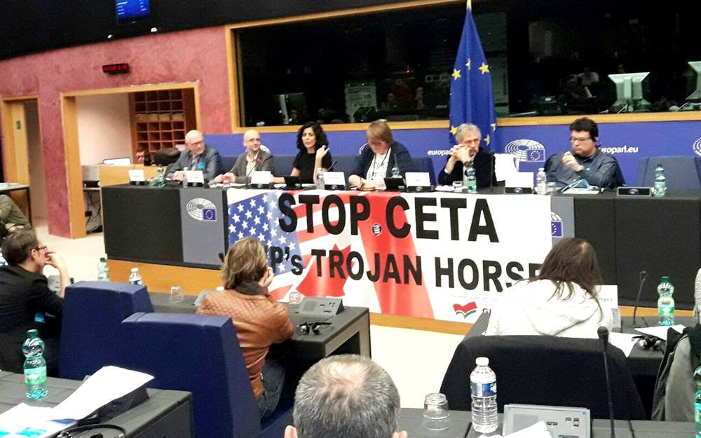 Taula rodona sobre 'com frenar el CETA' amb Joan Josep Nuet al Parlament Europeu.