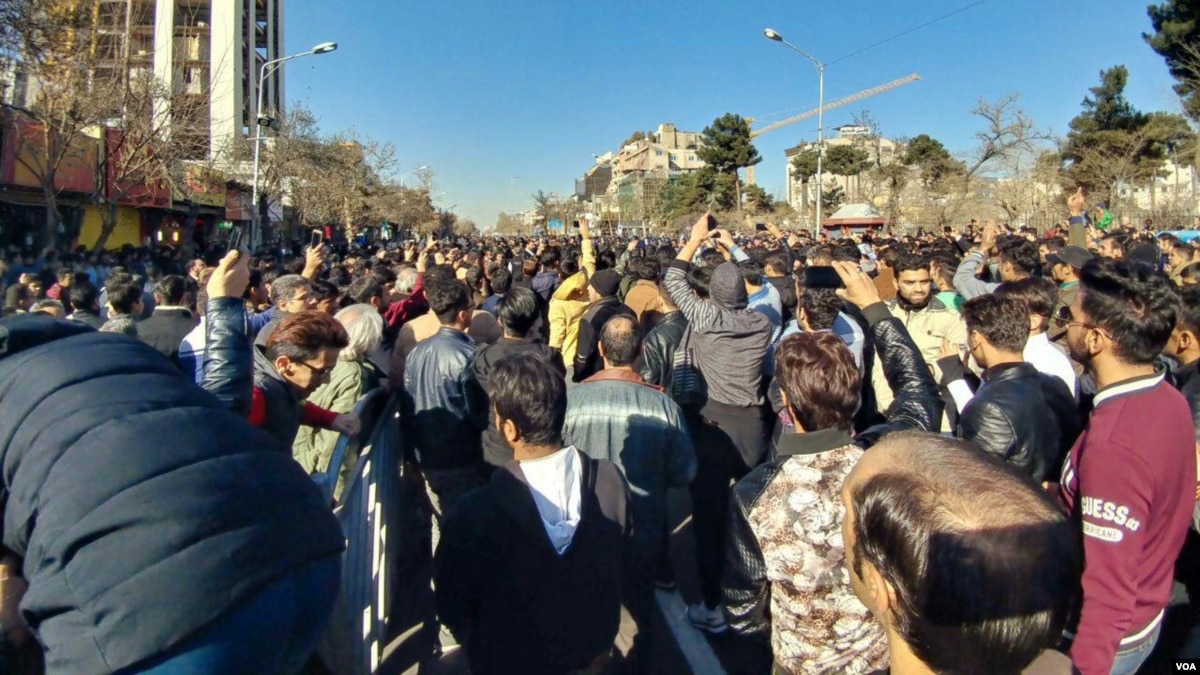 Demonstran di Iran Kritik Ekonomi dan Keterlibatan Militer di Suriah