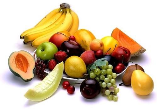Rau xanh, trái cây là những thực phẩm mà bạn nên bổ sung sau khi điều trị mụn ở vùng lưng.