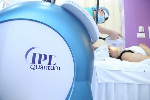 Công nghệ IPL dùng để trị thâm tại Thu Cúc Clinics.