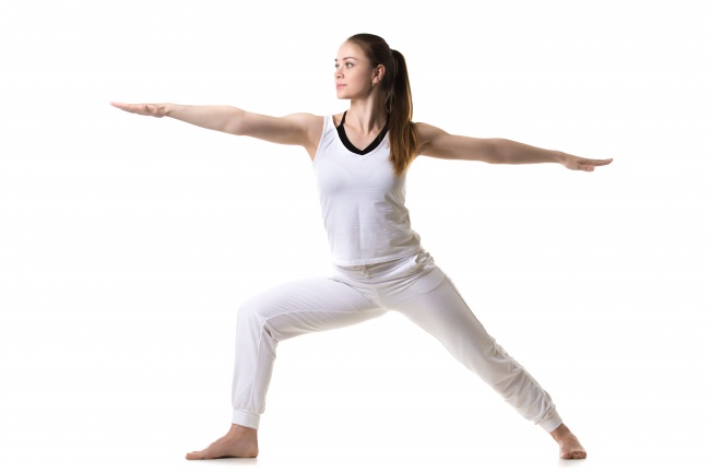 7 động tác yoga giúp &#34;núi đôi&#34; nuột nà, hấp dẫn - 3