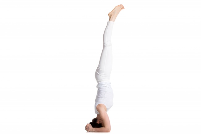 7 động tác yoga giúp &#34;núi đôi&#34; nuột nà, hấp dẫn - 2