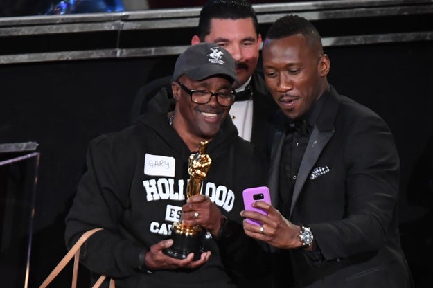 Gary even snapped a selfie while holding Mahershala Ali's Best Supporting Actor Oscar.