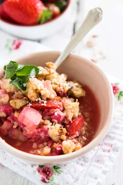 Strawberry Rhubarb Crisp with Almonds Picture