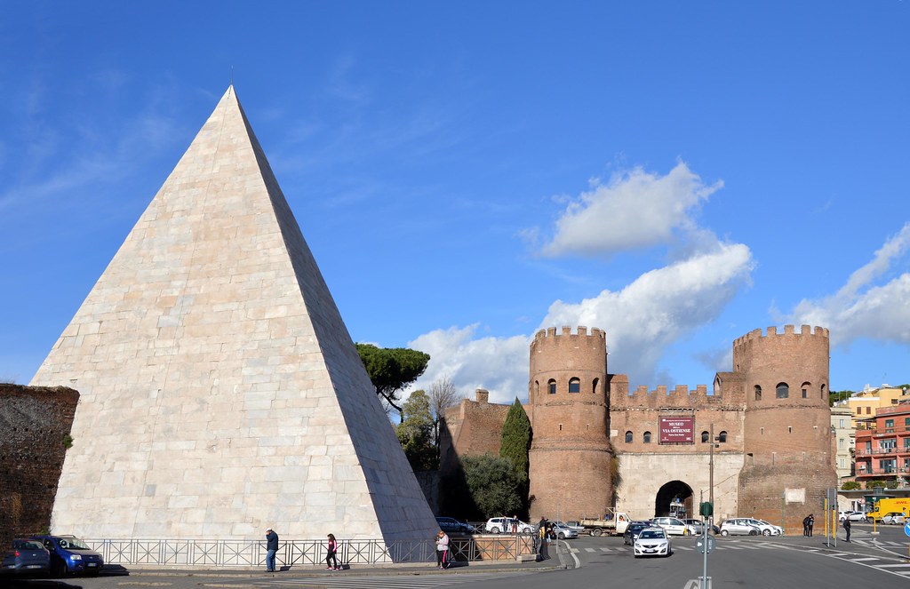 Piramide di Caio Cestio e Porta San Paolo