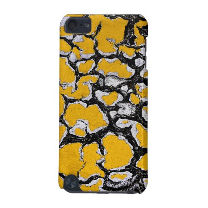 Cracked Yellow Road Paint iPod Touch 5G Cover