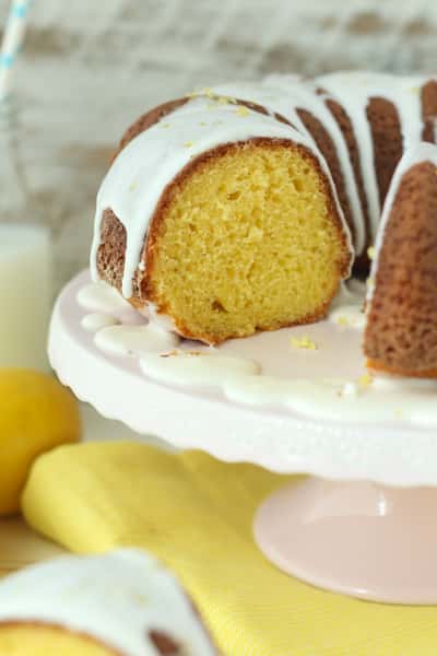 Easy Lemon Bundt Cake Pic