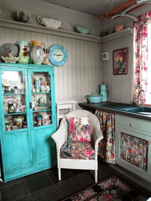 magicalhome: Decorating a corner of the kitchen. Love the way...