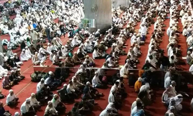 Foto Shubuh Berjamaah di Masjid Iqtiqlal Jelang Aksi 313