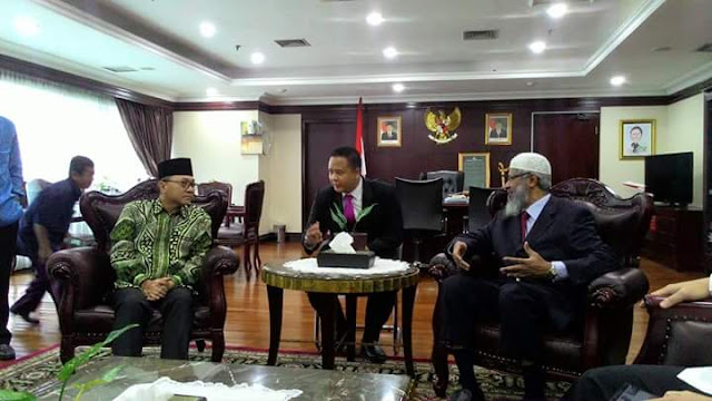 Dr Zakir Naik Jelaskan Makna Al Maidah 51 Saat Dialog dengan Ketua MPR