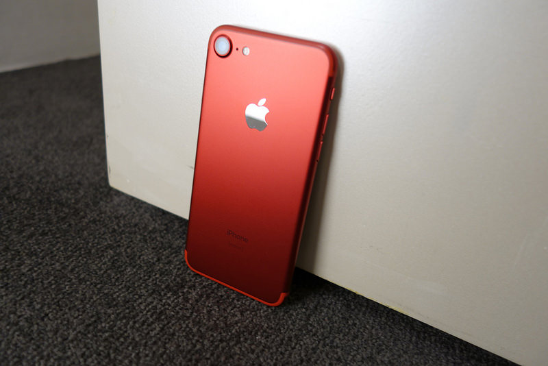 堅持單手好操作的手感 iPhone 7 Red 開箱