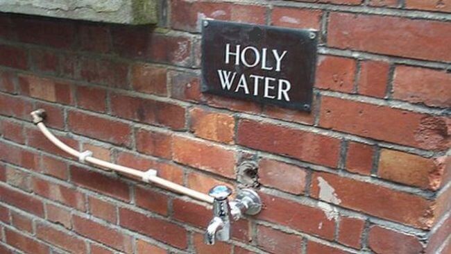 مياه مقدسة