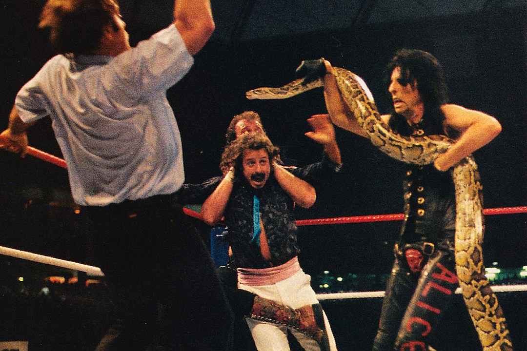 30 Years Ago: Alice Cooper Slithers Into Action at Wrestlemania III