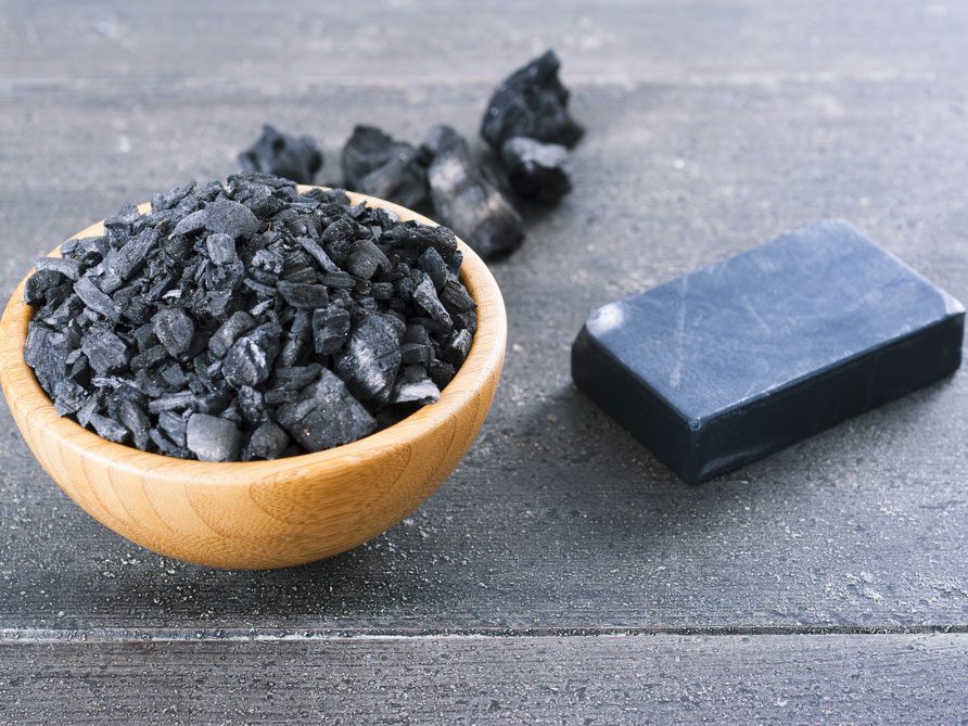 نتيجة بحث الصور عن ‪charcoal powder uses for hair‬‏