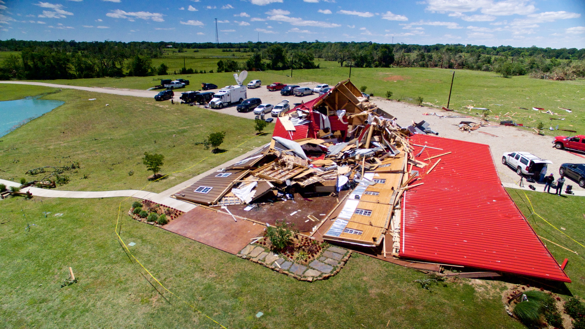 Eine vom Tornado zerstörte Scheune in Canton im Bundesstaat Texas. | Bildquelle: REUTERS