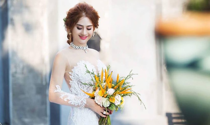 Lâm Khánh Chi mặc áo cưới xuyên thấu nuột nà bên chồng trẻ - 9