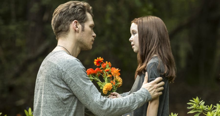 The Originals -- "Haunter of Ruins" -- Image Number: OR403a_0212.jpg -- Pictured (L-R): Joseph Morgan as Klaus and Summer Fontana as Hope -- Photo: Bob Mahoney/The CW -- ï¿½?Â© 2017 The CW Network, LLC. All rights reserved.
