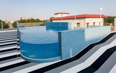 The picture shows PHNIX adopting its own pool heat pump on its roof swimming pool