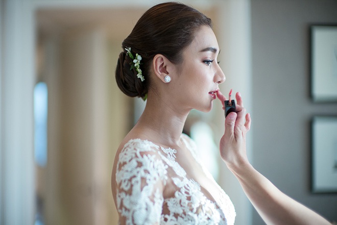 Đám cưới triệu đô sang chảnh hết nấc của mỹ nhân đẹp nhất nhì Thái Lan với nhẫn kim cương 5 carat, 6 bộ váy - Ảnh 5.