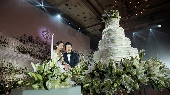 Đám cưới triệu đô sang chảnh hết nấc của mỹ nhân đẹp nhất nhì Thái Lan với nhẫn kim cương 5 carat, 6 bộ váy - Ảnh 24.