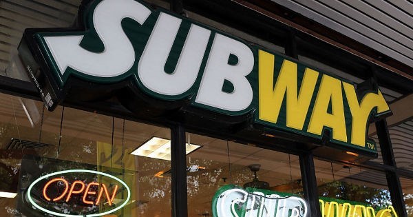 Subway has brutal response to guy on Twitter after he asks for free subs if he gets enough retweets.