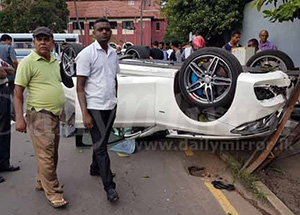  Mercedes Benz driven by millionaire's 15 year old son somersaults in Vajira Road!