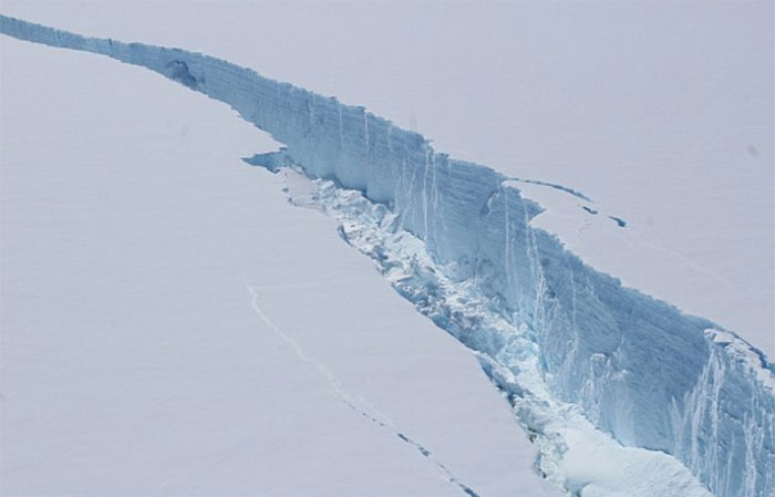 trillion-ton-iceberg-broke-off-antarctica-26