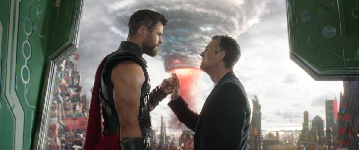 Marvel Studios' THOR: RAGNAROKL to R: Thor (Chris Hemsworth) and Bruce Banner/Hulk (Mark Ruffalo)Ph: Film FrameÂ©Marvel Studios 2017