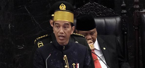 Tak Pantas! Jokowi Pakai Songkok Bugis Rp 80 Juta, Saat Rakyat Kesusahan