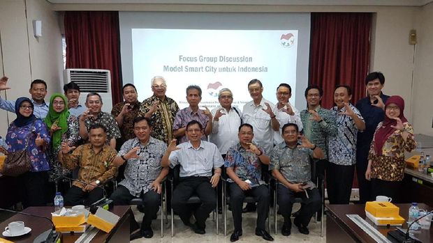 APIC Beri Kado Framework Kota Cerdas Indonesia di HUT RI ke-72
