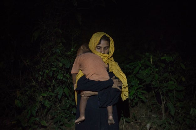 "Heartbreaking Photos Show Rohingya Women Waiting Literally In The Dark For Food" — BuzzFeed News