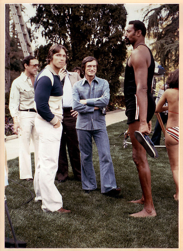 Hugh Hefner, Wilt Chamberlain, and Arnold Schwarzenegger at the Playboy Mansion in 1977