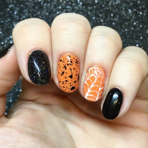 I did some nails on myself! Used @cndworld #CreativePlay gels in...