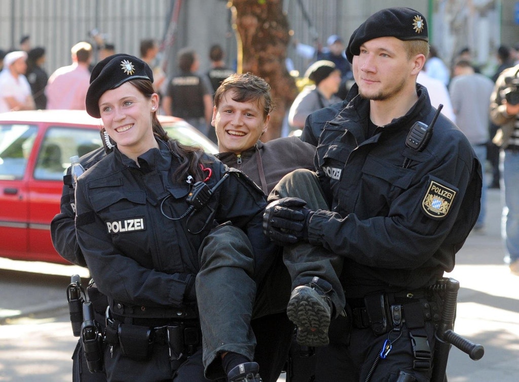 Harrowing photo of German police brutalizing defenseless protestor